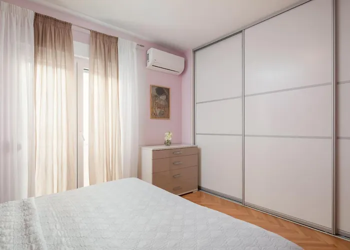 Exclusive Center Apartment *